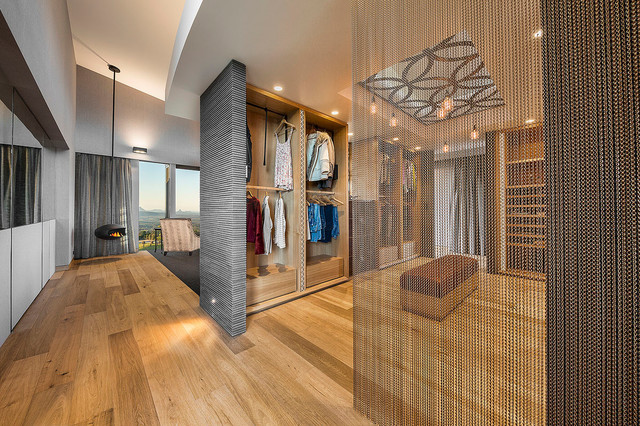 LUXE LODGE - Master Dressing Room - Contemporary - Wardrobe - Los Angeles -  by Ultraspace by Mark Gacesa | Houzz IE