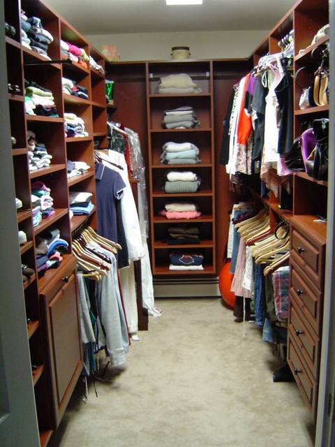 Mahogany Walk-in - Traditional - Wardrobe - Philadelphia - by Closet Space  LLC | Houzz IE