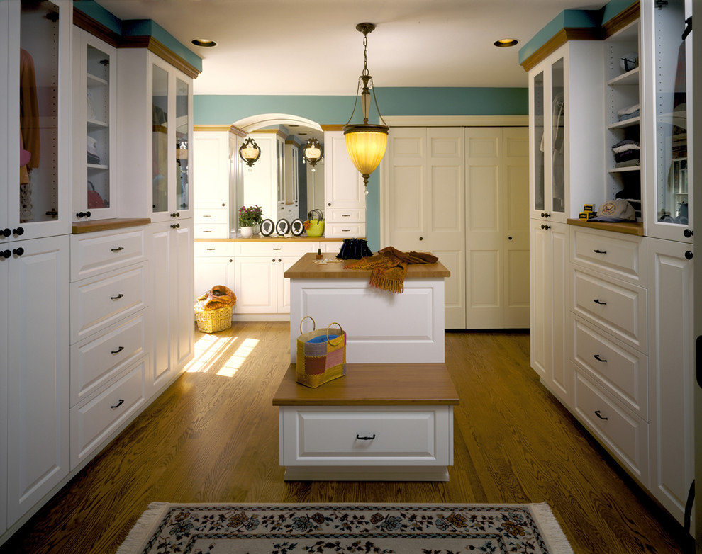 Example of a classic closet design in DC Metro