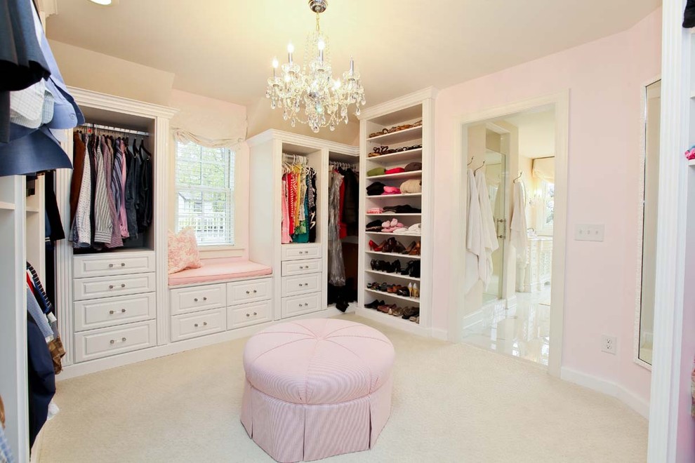 Идея дизайна: гардеробная комната в классическом стиле