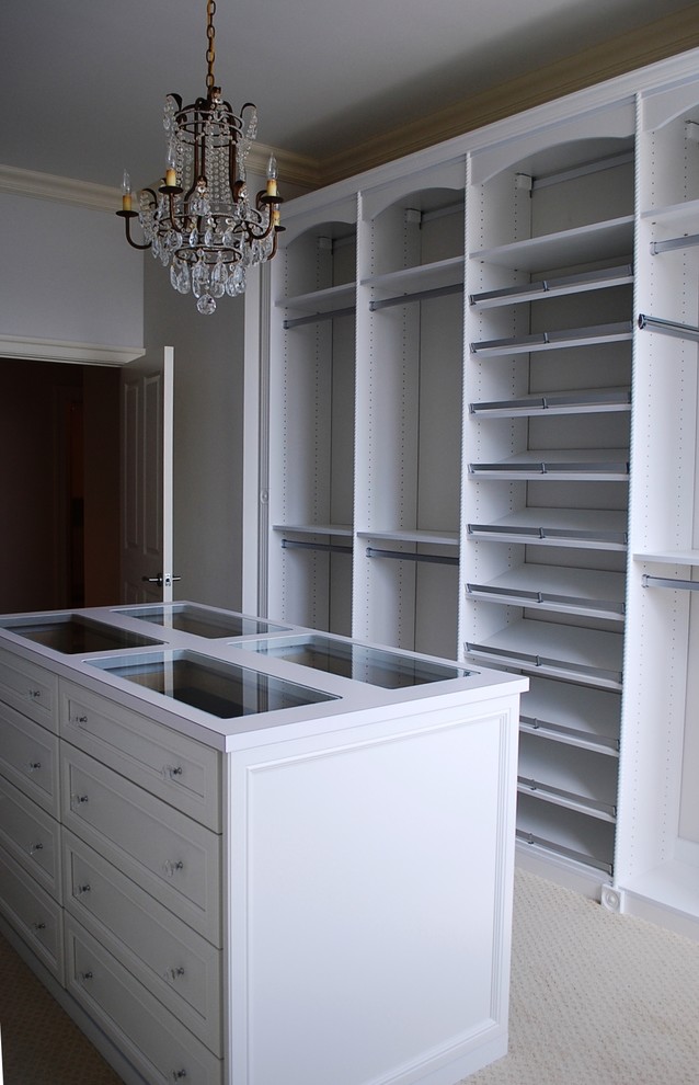 Example of a classic closet design in Baltimore