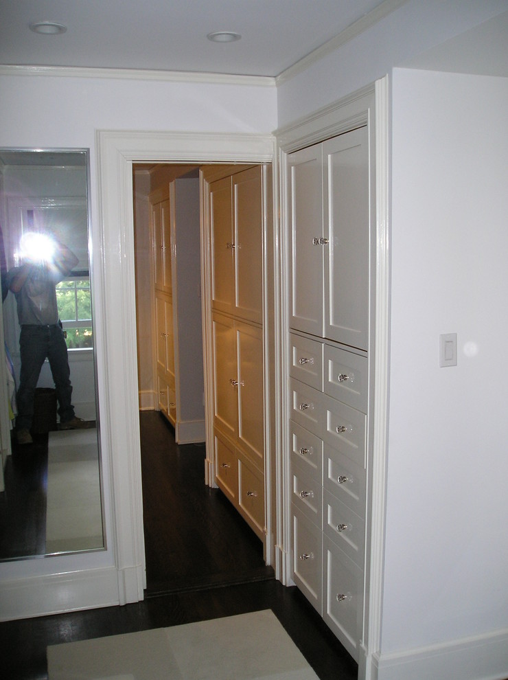 Example of a classic closet design in New York