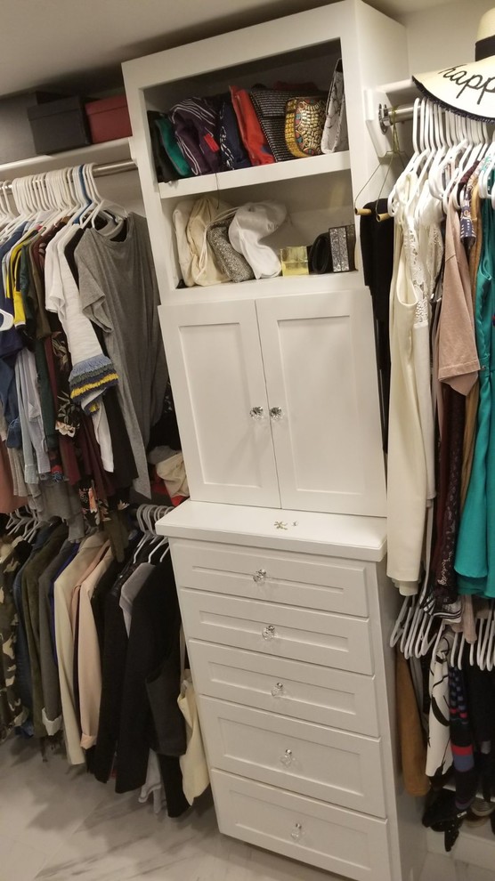 Closet - modern closet idea in Houston