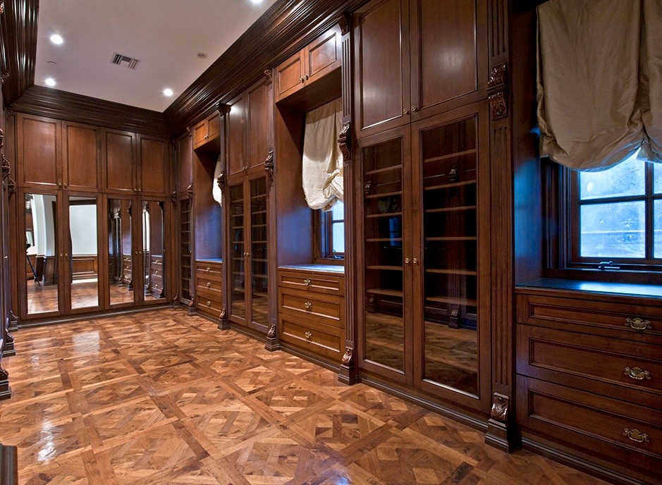 Tuscan closet photo in Los Angeles