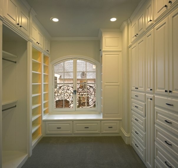 Inspiration for a timeless closet remodel in Dallas