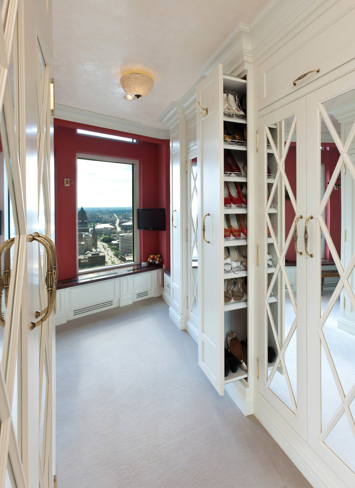 Example of a tuscan dressing room design in Milwaukee
