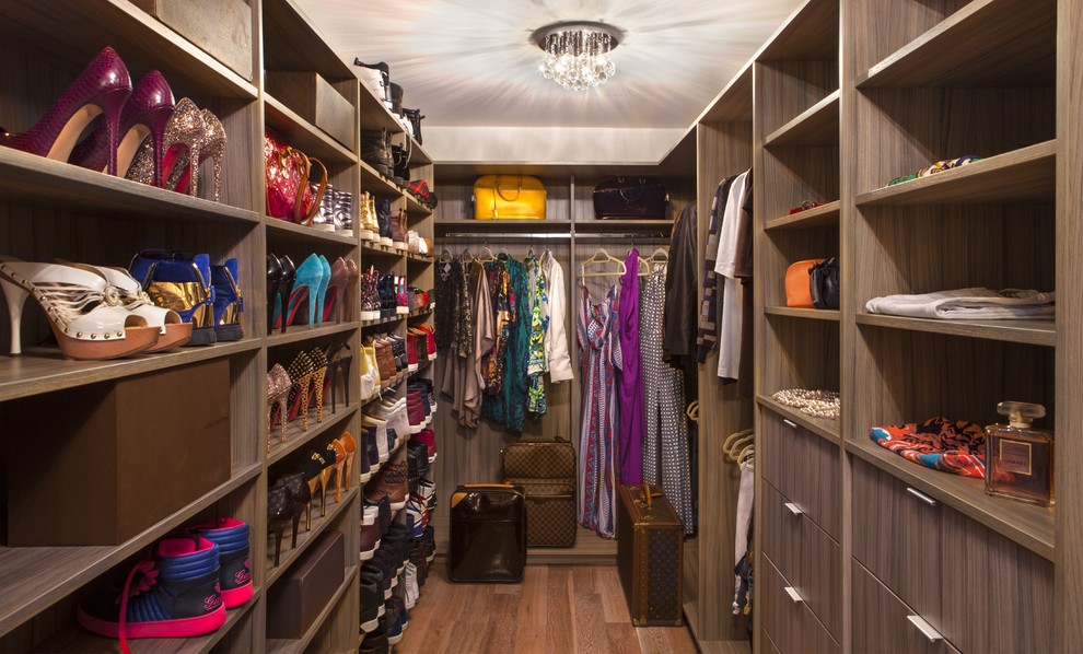 Inspiration för ett mellanstort vintage walk-in-closet för kvinnor