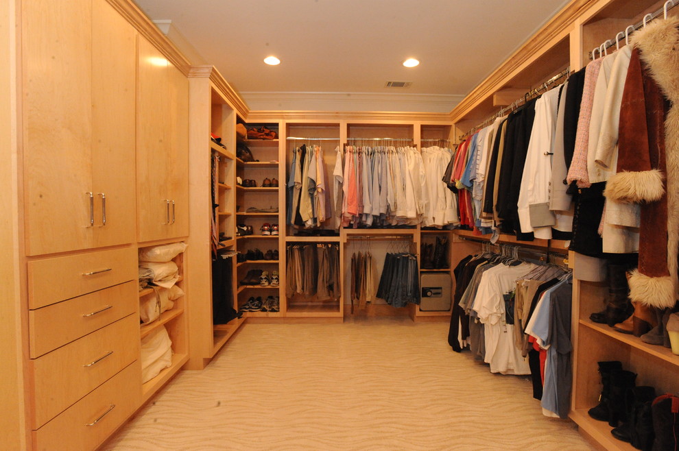 This is an example of a wardrobe in Atlanta.