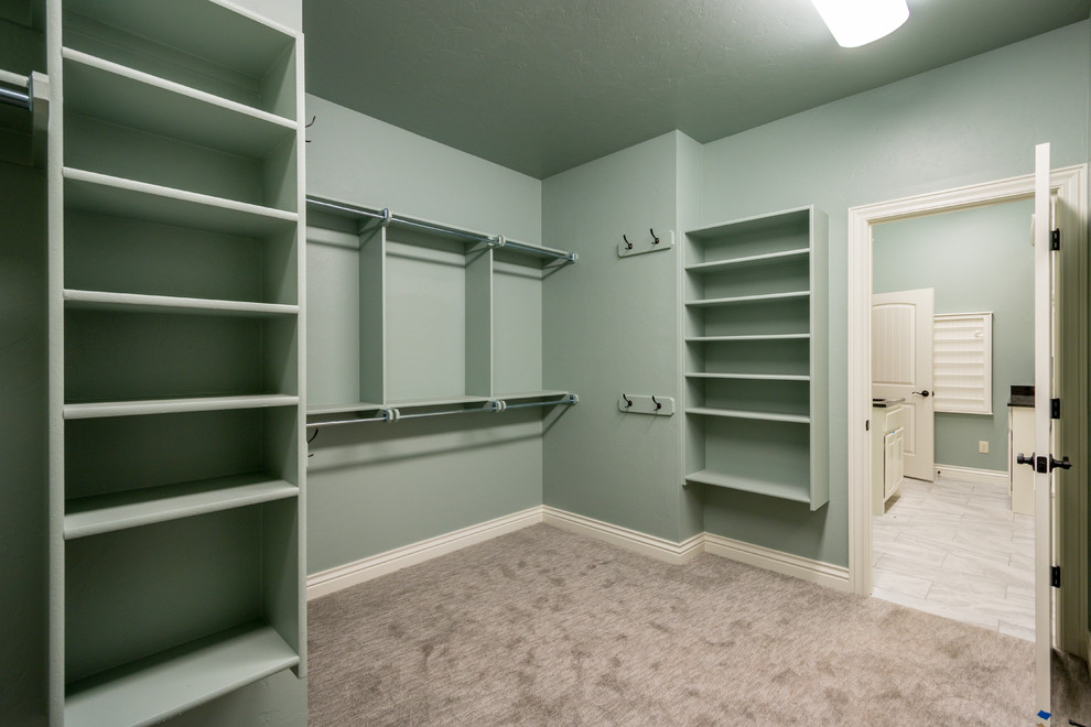 Example of a country closet design in Oklahoma City