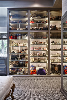 https://st.hzcdn.com/simgs/pictures/closets/modern-luxury-kathleen-jacobson-the-couture-closet-img~1bd1137d07a10d5a_3-3701-1-fdb933e.jpg
