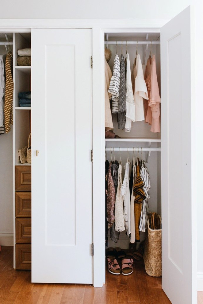 Exemple d'un placard dressing chic en bois brun avec un placard avec porte à panneau encastré, un sol en bois brun et un sol marron.