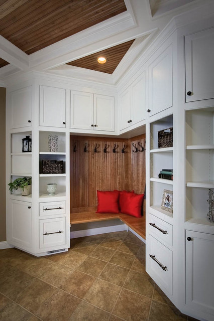 https://st.hzcdn.com/simgs/pictures/closets/mudroom-mitchell-construction-group-img~1461268c0cacbda1_4-9332-1-275b87b.jpg