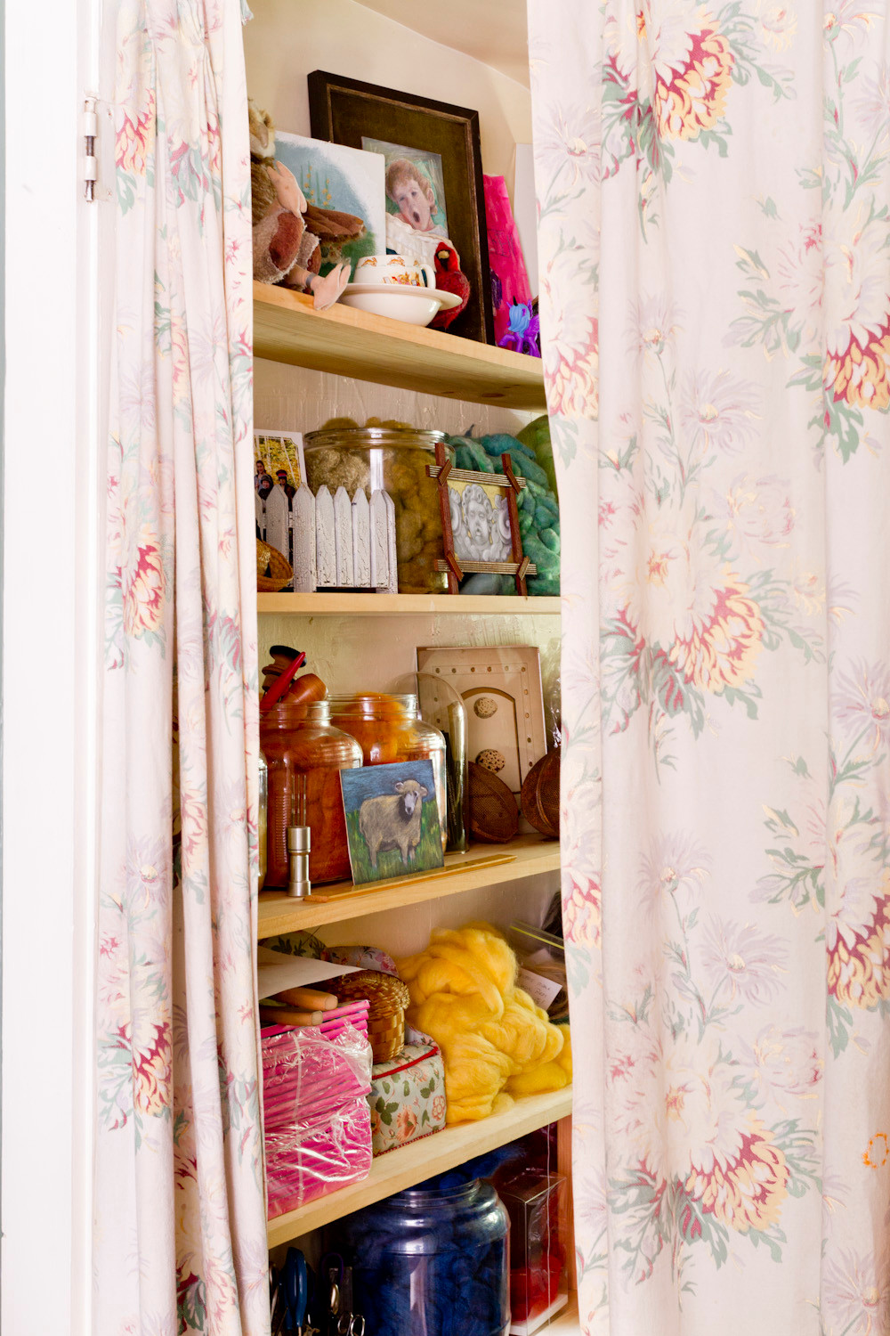 75 Beautiful Farmhouse Pink Home Design Houzz Pictures Ideas May 2021 Houzz