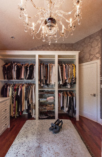 Jill's Closet (@jillandmore)