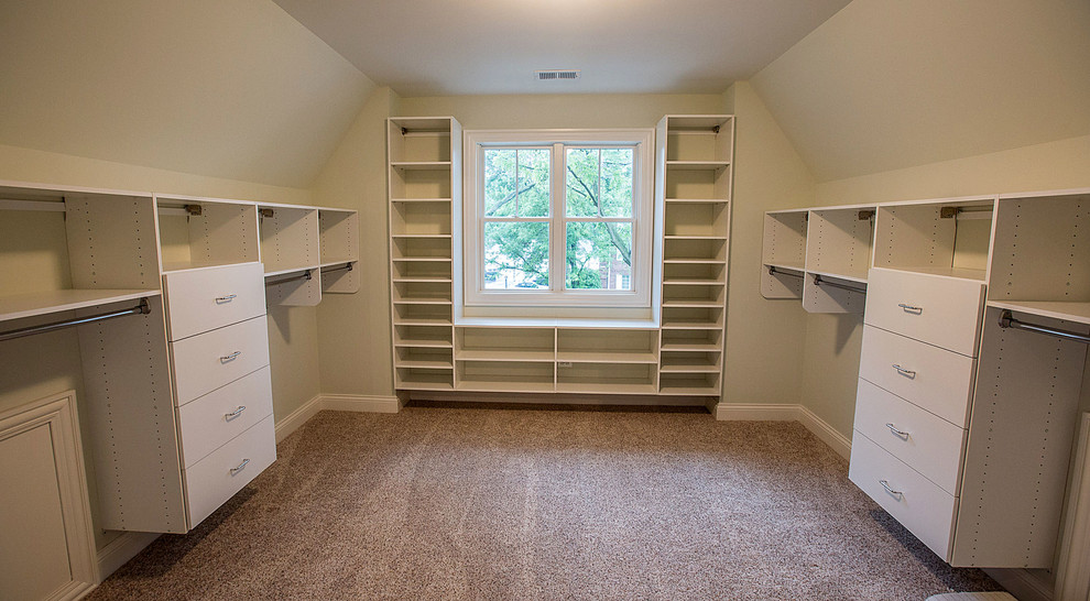 Example of an arts and crafts closet design in Chicago