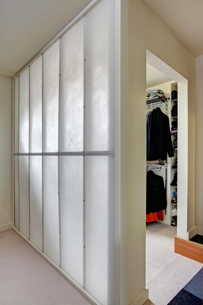 Источник вдохновения для домашнего уюта: гардеробная комната в современном стиле