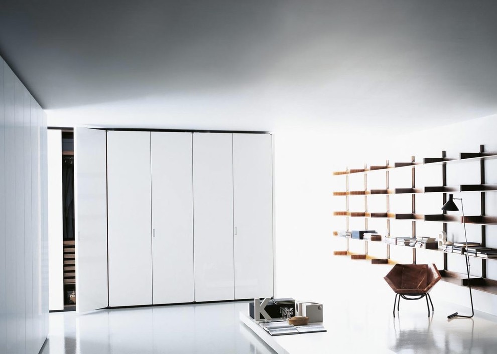 Свежая идея для дизайна: шкаф в нише в стиле модернизм - отличное фото интерьера