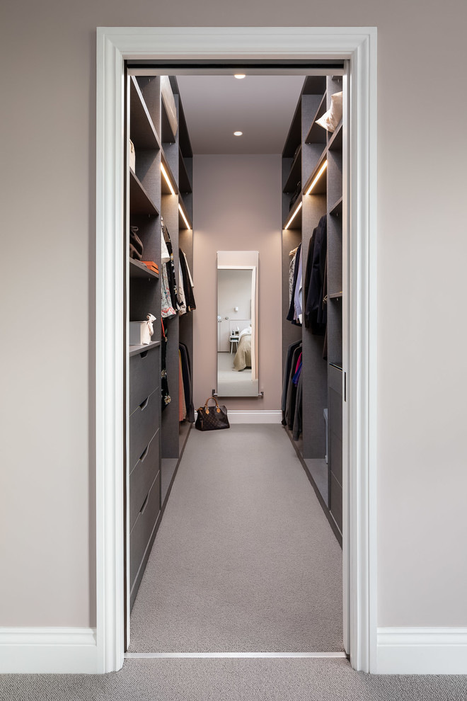 Example of a trendy closet design in London