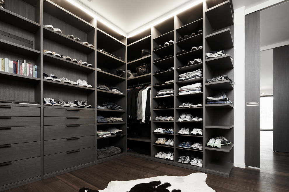 This is an example of a contemporary wardrobe in Houston.