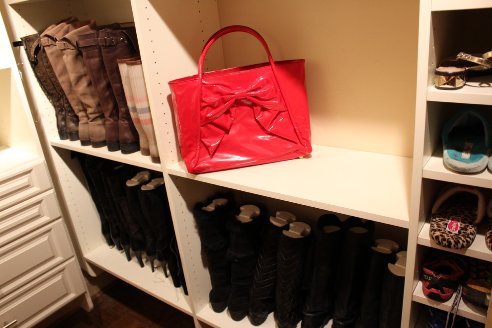 Shoe Closet with Room to Grow! Classique Armoire et Dressing La