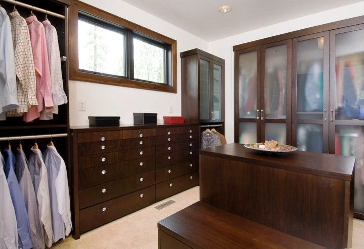 Example of a trendy closet design in Cleveland