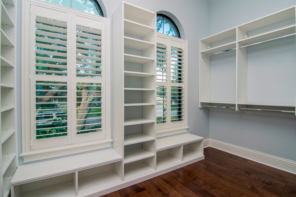 Example of a transitional closet design in Tampa