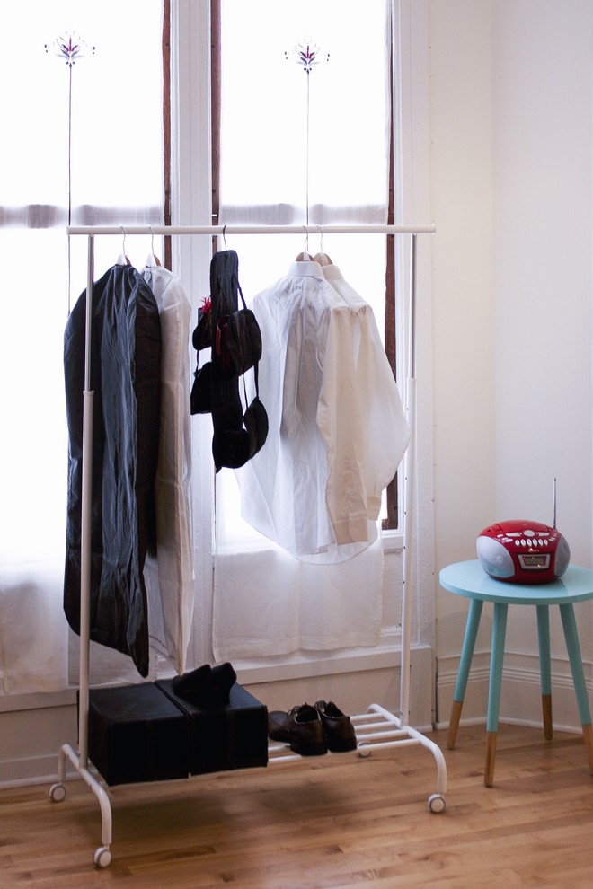 Modelo de armario y vestidor minimalista pequeño