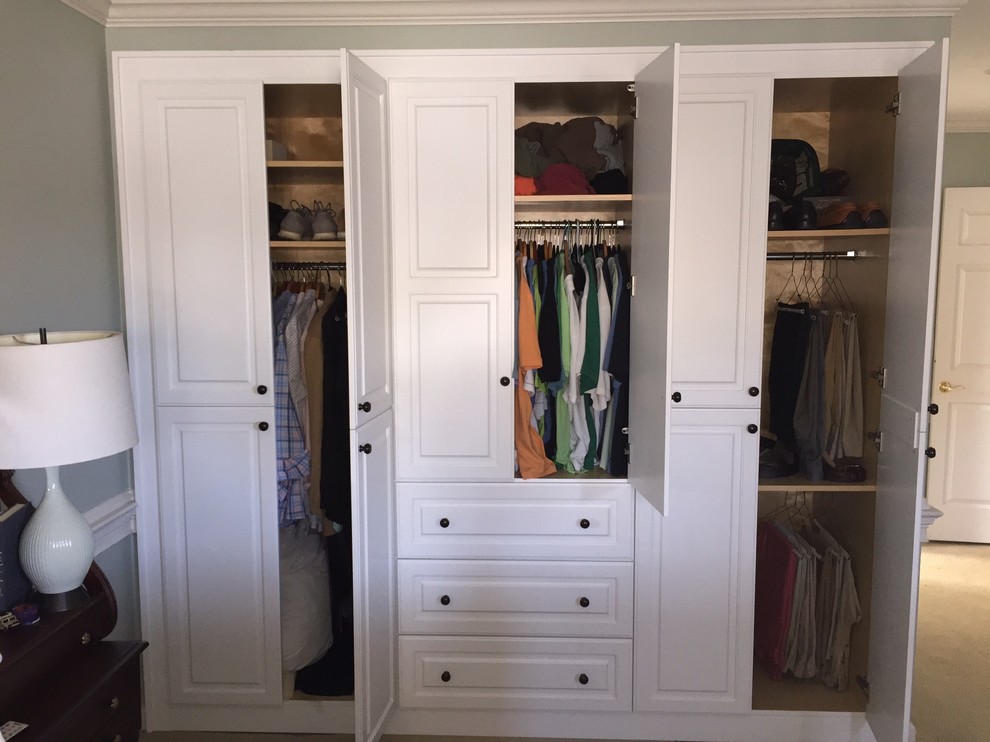 Design ideas for a traditional wardrobe in Charleston.