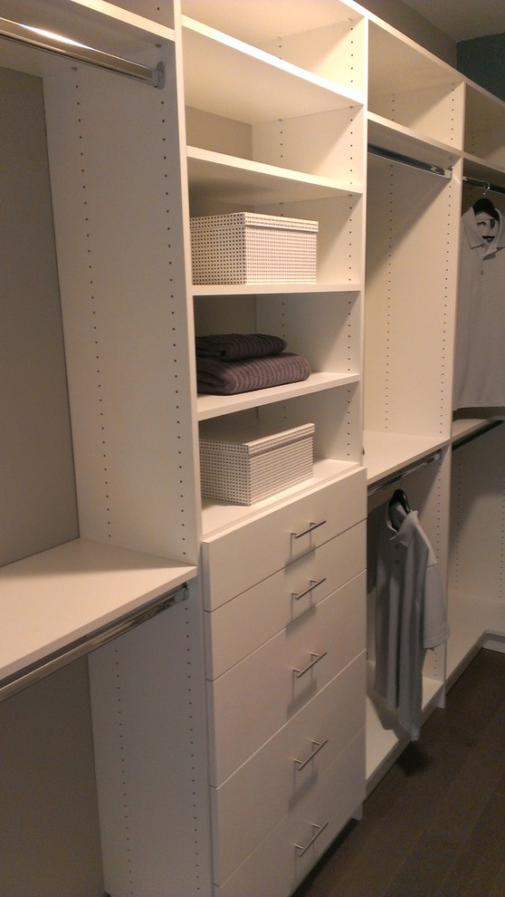 This is an example of a contemporary wardrobe in Tampa.
