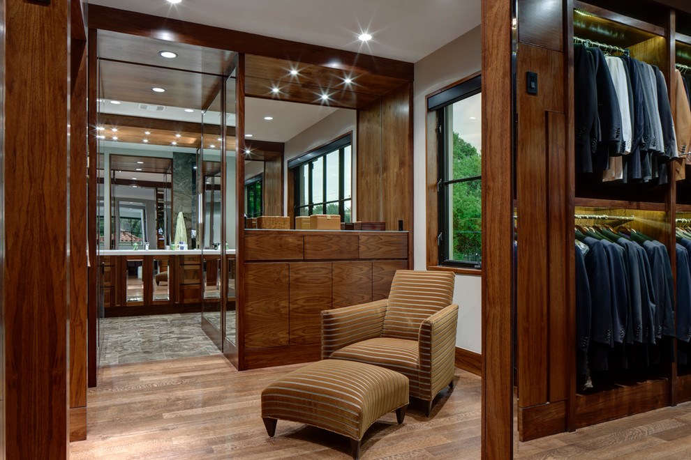 Contemporary walk-in wardrobe in Dallas.