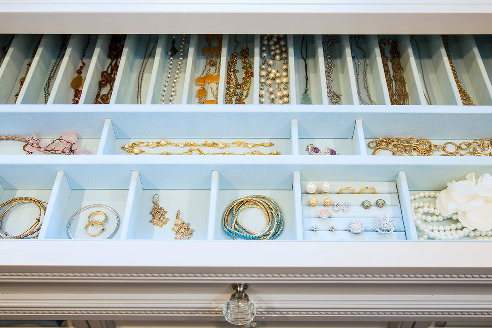 Inspiration for a timeless closet remodel in Los Angeles