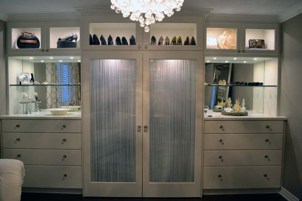 Inspiration for a timeless closet remodel in Ottawa