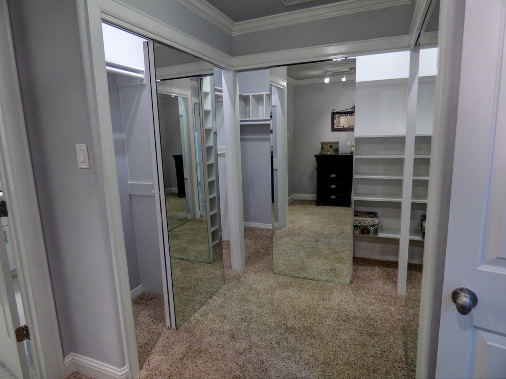 Expansive contemporary dressing room for women in Houston with carpet.