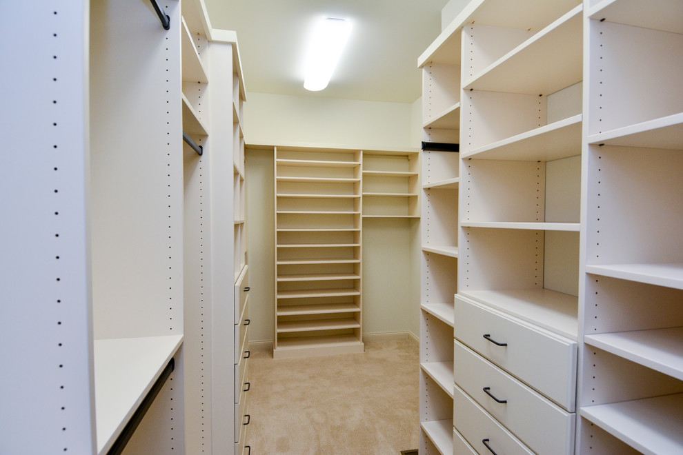 Example of a mountain style closet design in Raleigh