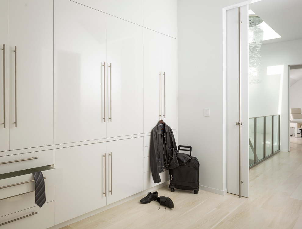 Inspiration for a contemporary closet remodel in San Francisco
