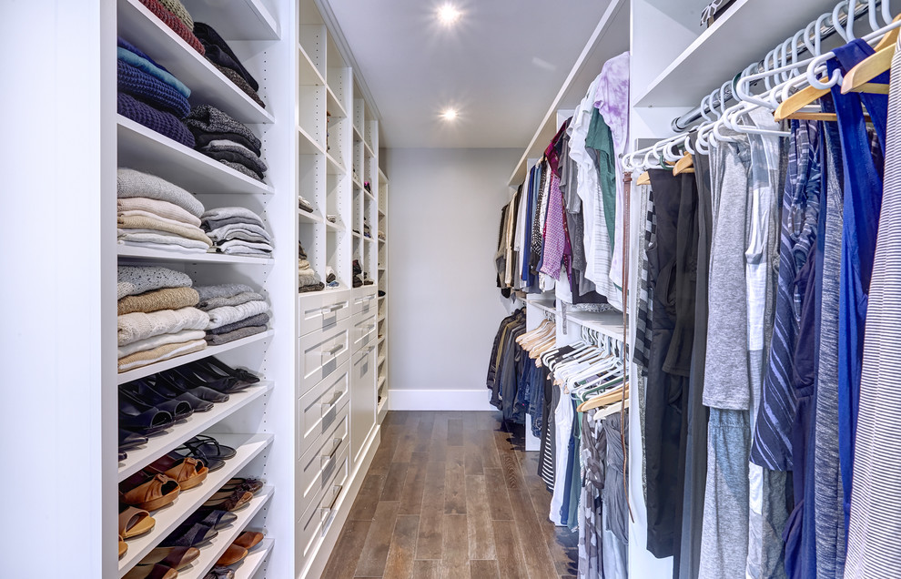 Inspiration for a transitional closet remodel in Toronto