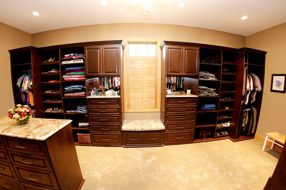 Example of a mountain style closet design in St Louis