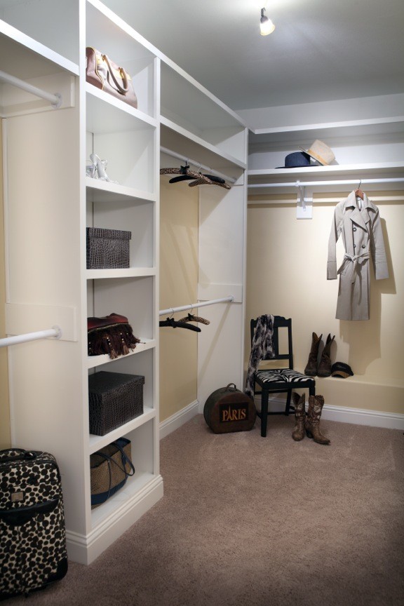 Design ideas for a classic wardrobe in New Orleans.