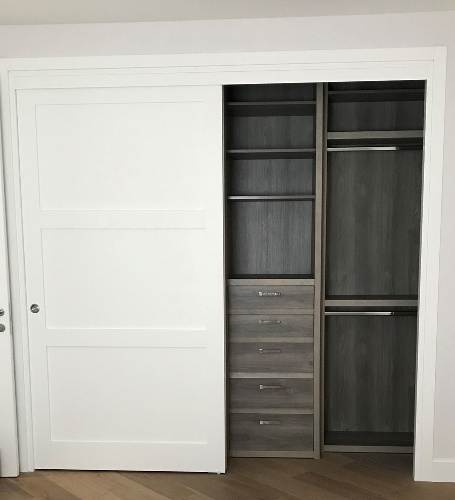 Two tone builtin closet (Miami) Modern Closet Miami by Fox