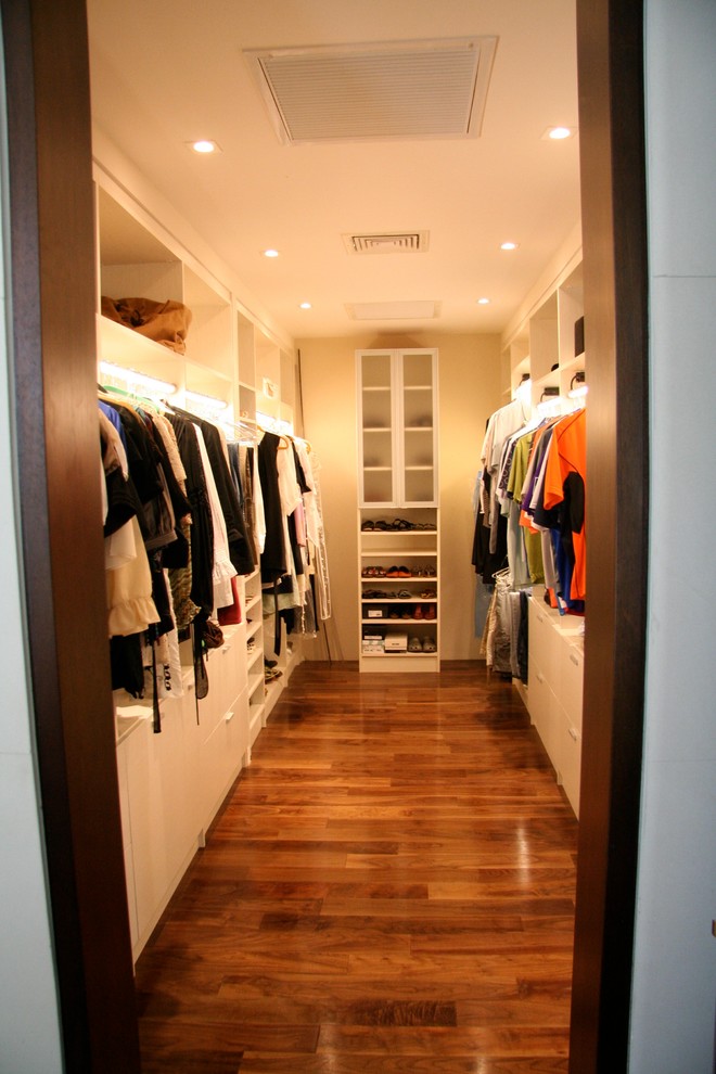 Inspiration for a modern wardrobe in Miami.