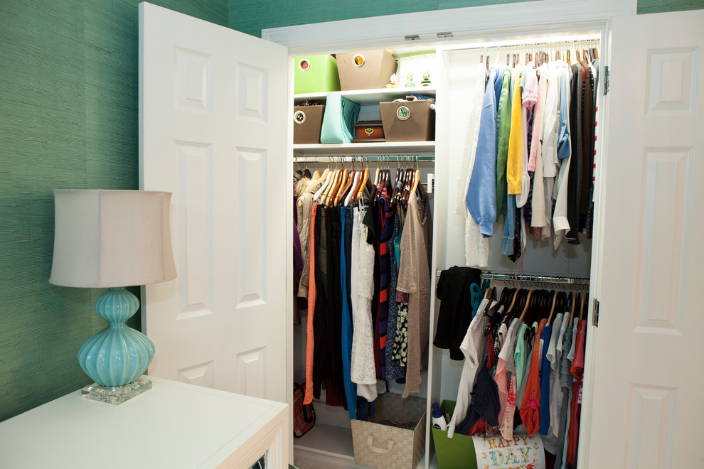 Example of a mid-sized classic women's carpeted reach-in closet design in Philadelphia with white cabinets