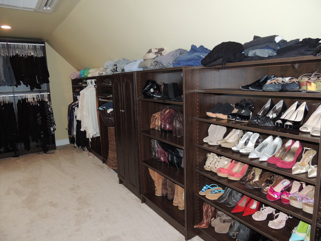 Walk In Closet With Bench Seats Traditional Wardrobe Philadelphia By Bella Systems 4494