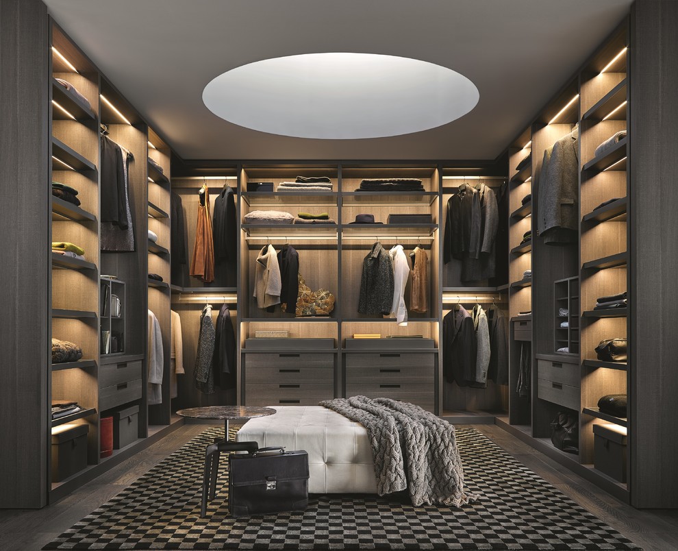 Example of a trendy closet design in New York