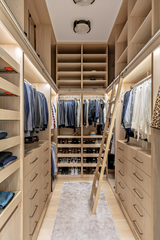 Inspiration for a contemporary wardrobe in New York.