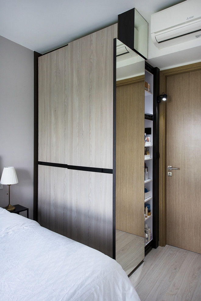 Closet - contemporary closet idea in Singapore