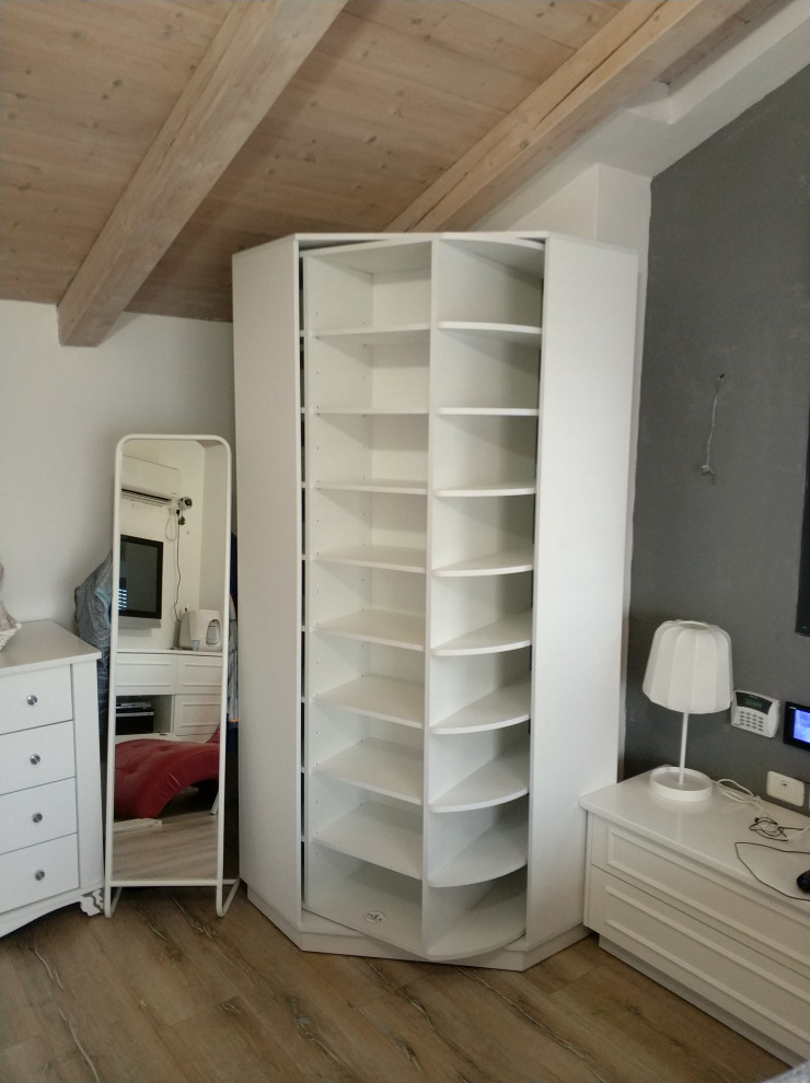 Photo of a large modern dressing room in Tel Aviv with open cabinets.