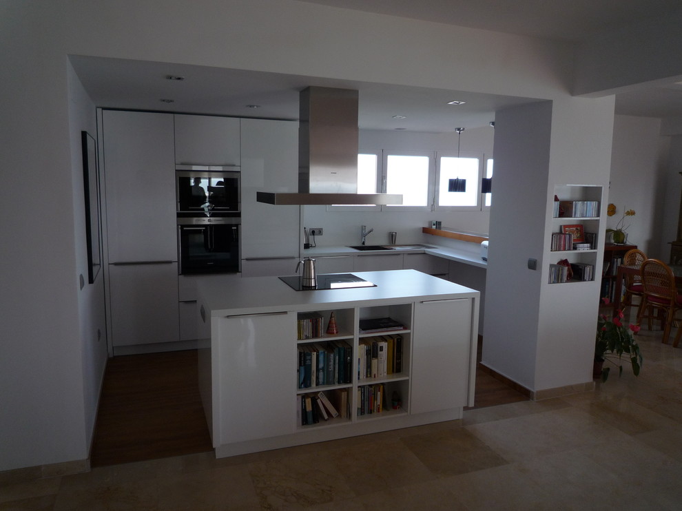 Adaptación cocina exposición a una vivienda Paseo Marítimo Antonio