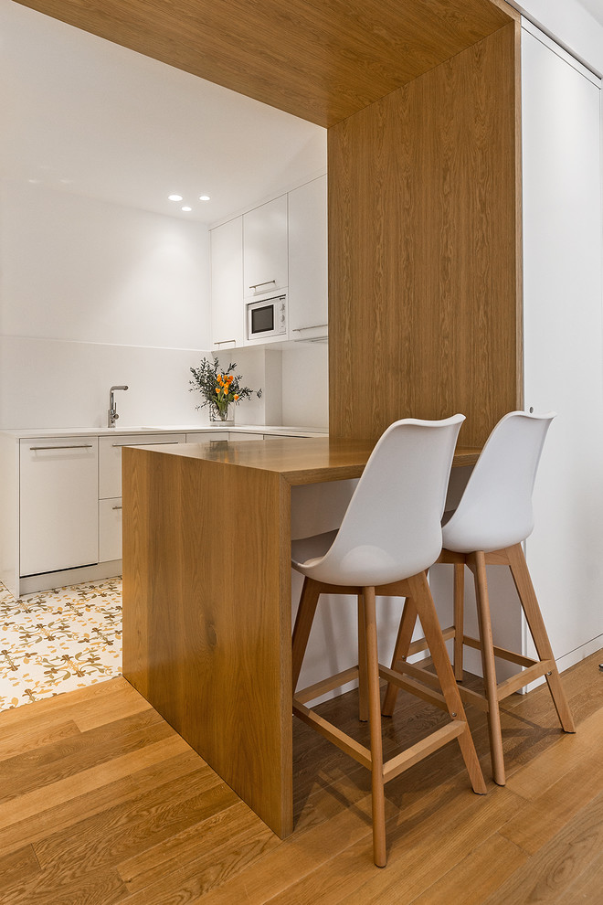 Design ideas for a contemporary kitchen in Barcelona.