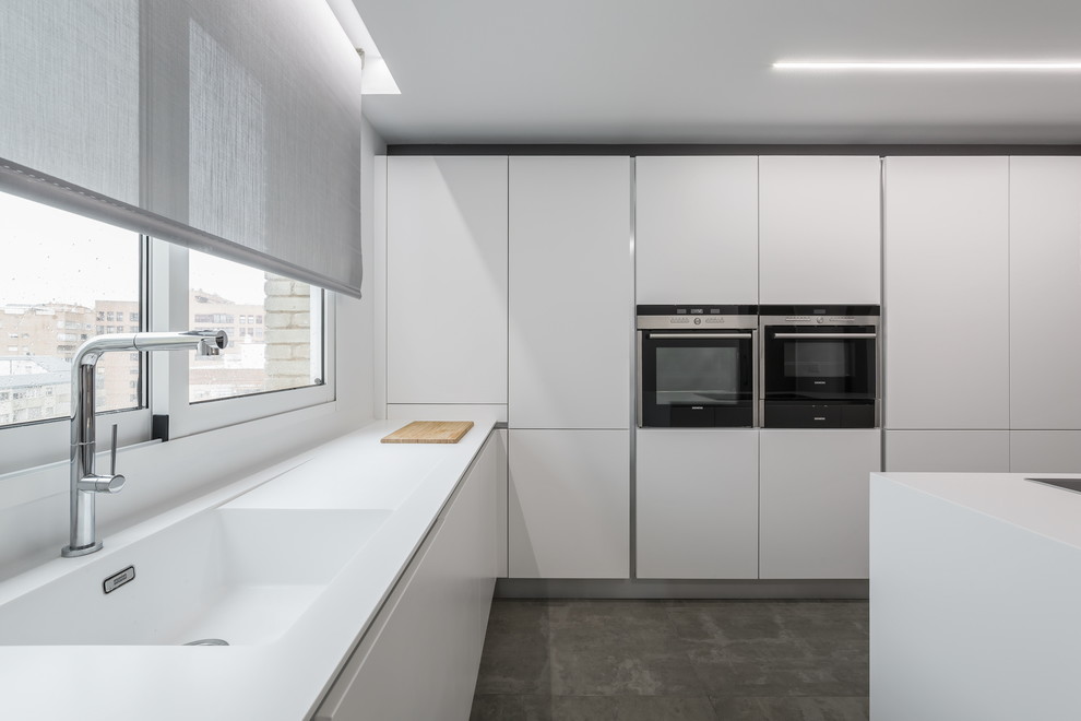 Inspiration for a modern kitchen in Valencia.