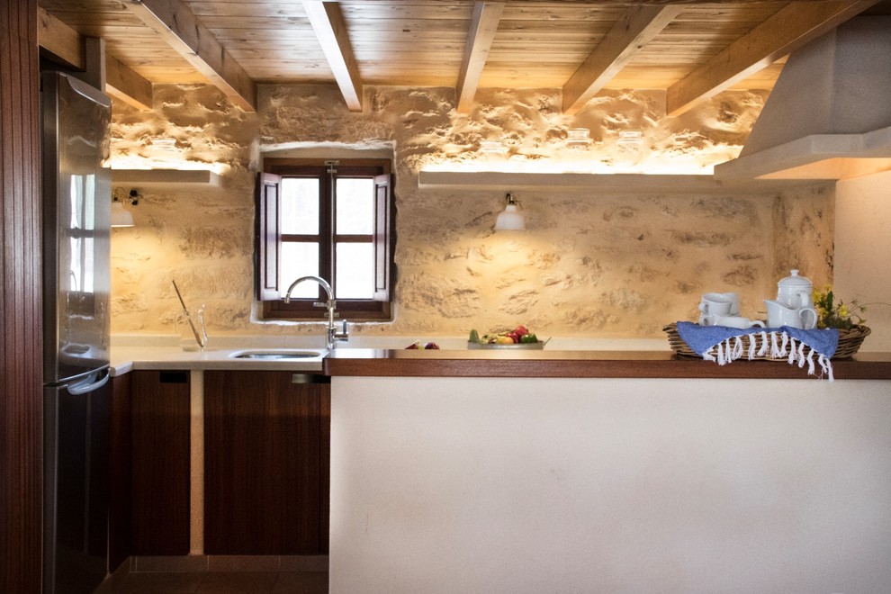 Example of a tuscan kitchen design in Palma de Mallorca